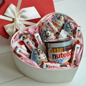 Kinder box: коробка сердце с киндер сюрпризами нутеллой и сладостями | 14 февраля | 8 марта | день рождения