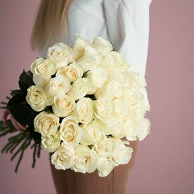 Букет 25 белых роз с атласной лентой, 1014