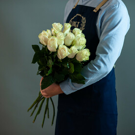 11 белых роз Mondial под ленту, 1012