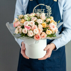 Кустовая роза в шляпной коробке Размер M, 1279