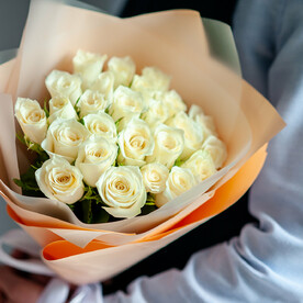 25 белых кенийских роз, 1574