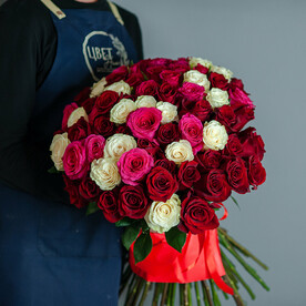 Микс из 75 роз Эквадор, перевязанный лентой, 1662