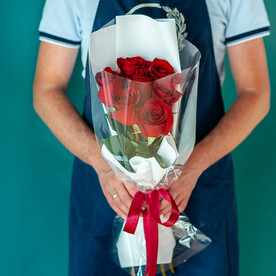 Букет из 7 красных роз Эквадор в оформлении, 1590