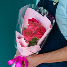 Букет из 3 малиновых роз Эквадор, 1603