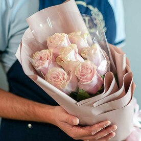 7 нежных розовых роз Эквадор оформлении, 1130