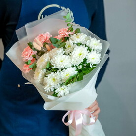 Букет с диантусами и хризантемой Балтика 1676