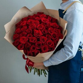 51 красная роза Эквадор в оформлении, 1068