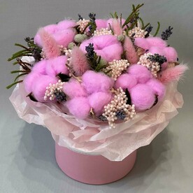 Нежно-розовый хлопок с сухоцветами в коробке