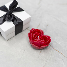 Свеча пион из натурального воска