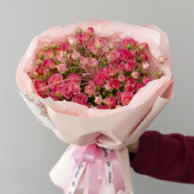 Большой круглый букет из кустовой розы Нежность