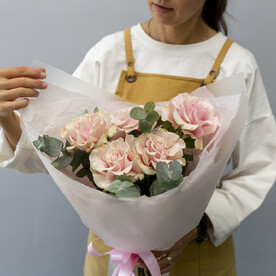 Роза пинк мондиаль, Эвкалипт, Пленка матовая, Тишью