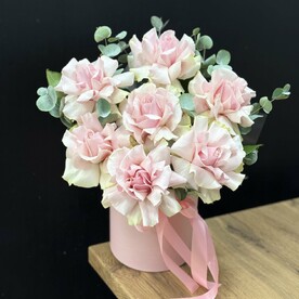 Букет в коробке из розовых  роз