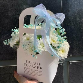 Сумка с хризантемой и гипсофилой