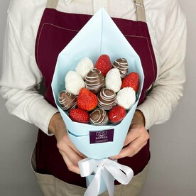 Букет из клубники в шоколаде, съедобный, сладкий букет Поцелуй лета