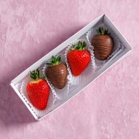 Коробочка клубники в шоколаде Мини-набор микс в шоколаде