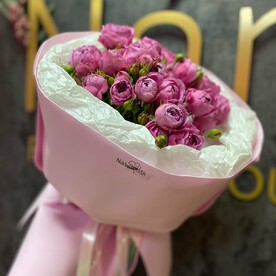 Букет из пионовидных кустовых роз