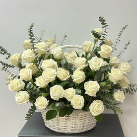 Шикарная корзина/ Розы пионовидные премиум эквадор/эвкалипт/Цветы Уфы/Доставка Уфа