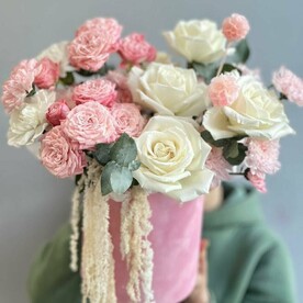 Шляпная коробка « Привет из Франции»/французские розы/скабиоза/хризантема кустовая/ диантусы/эвкалипт/Цветы Уфы/Доставка Уфа