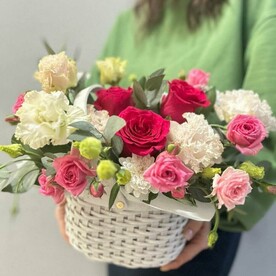Корзина авторская/плетеная/кустовые пионовидные розы/хризантема Кустовая/розами эквадор/эустома/эвкалипт/Цветы Уфы/Доставка Уфа
