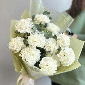 Букет с белыми диантусами/эвкалипт/Цветы Уфы/Доставка Уфа