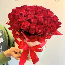 Коробка шляпная/Розы кенийские красные/Цветы Уфы/Доставка Уфа