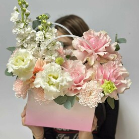 Композиция крем Брюле/эустома/маттиола/французские розы/эвкалипт/кустовая хризантема/Гербера/цветы Уфы/доставка Уфа