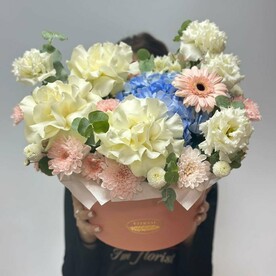 Композиция грация/французские розы/эустома/альстромерия/гортензия/хризантема кустовая/хризантема микс/эвкалипт/герберы/цветы Уфы/доставка Уфа