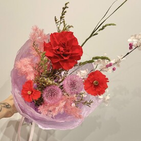 Букет из сухоцветов с красной розой и одуванчиками (17)