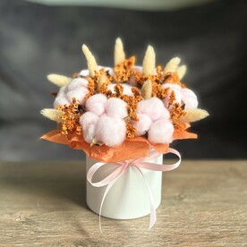 Осенняя коробочка из сухоцветов с хлопком и лимониумом