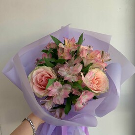 Прекрасный букет из альстромерий