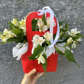 Композиция из альстромерии