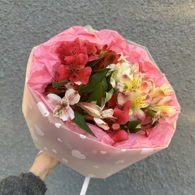 Нежный букетик из альстромерий