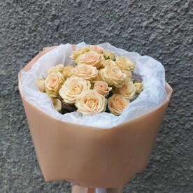 Букетик из кустовой розы