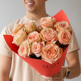 Нежный букет пионовидных роз MF634