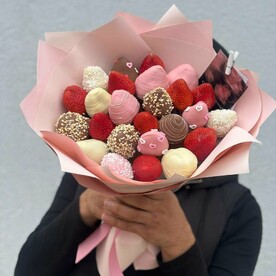 Клубника в шоколаде букет