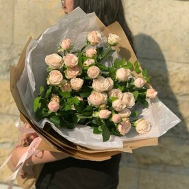 Монобукет из пионовидной розы бомбастик с эвкалиптом (А026)