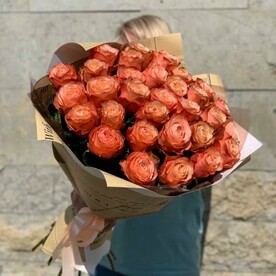 Пионовидная роза Кахала 31 шт (E159)