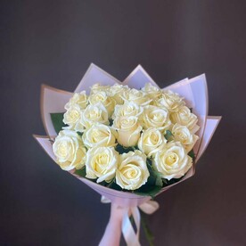 Букет из 21 белой розы