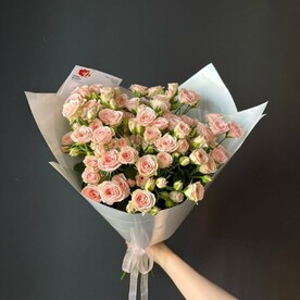 Букет из кустовых роз