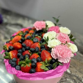 Ягодная шайба с цветами