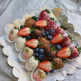 Клубника в шоколаде с голубикой (12-15 ягод)