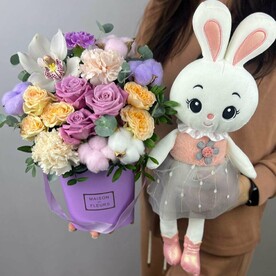 Цветочная коробка с зайкой Дрим Бокс