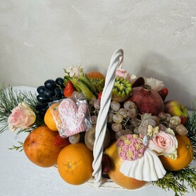 Корзина с фруктами