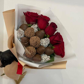 Букет клубника в шоколаде и цветы