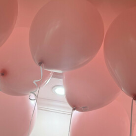 Набор из 20 розовых шаров под потолок