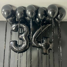 Черные цифры и чёрные шары под потолок на дождике