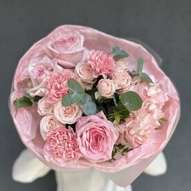 Авторский букет с розами и гортензией