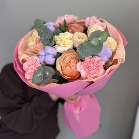 Букет с розами и хлопком