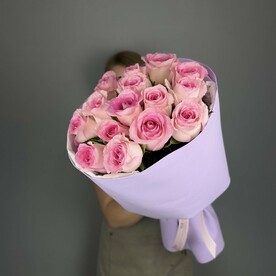 15 пионовидных роз