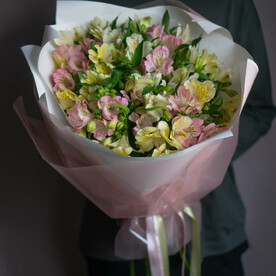 Микс из альстромерии